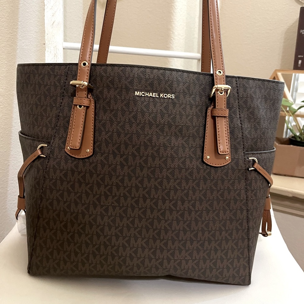 Michael Kors Voyager Handbag